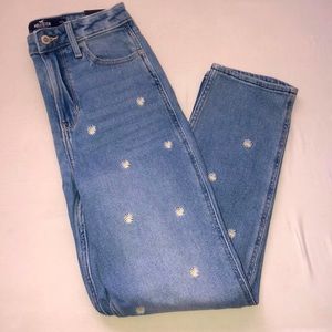 Ultra High-Rise Mom Jeans - Daisy